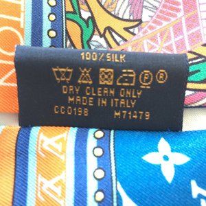 Authentic Louis Vuitton Silk Damier Infinity Bandeau Twilly Scarf – Paris  Station Shop